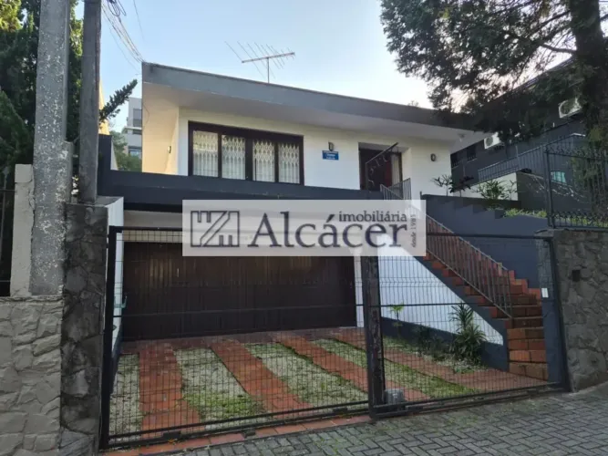 Imóvel para venda possui 1020 metros quadrados em Mercês - Curitiba - PR
