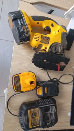 Serra Tico Tico Dewalt 18V + Carregador e Bateria