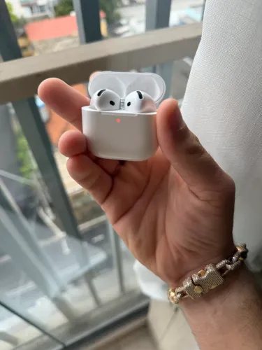 AirPods 4 com Cancelamento Ativo de Ruído