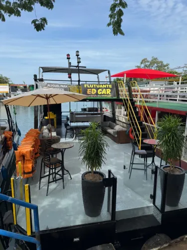 Fluruante 41 pessoas 2 pisos