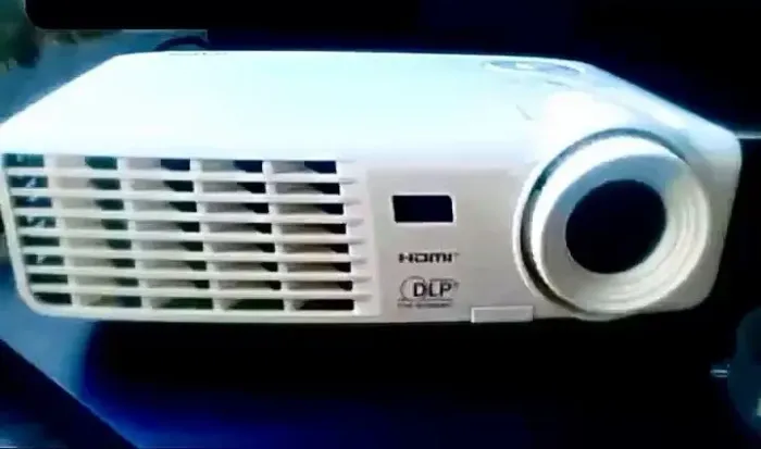 Projetor Vivitek D510 DLP HDMI VGA - 2600 Lumens