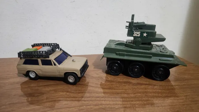 Carrinho Miniatura Kamel e Tanque Glasslite Anos 80 Fricção 
