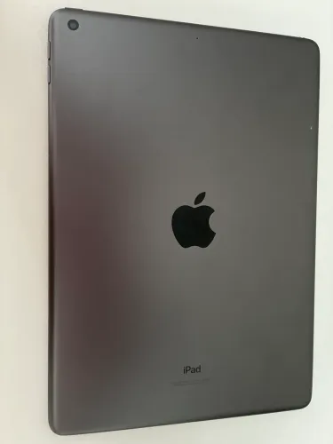 iPad geração 9 64gb com trincado no canto superior direito da tela 