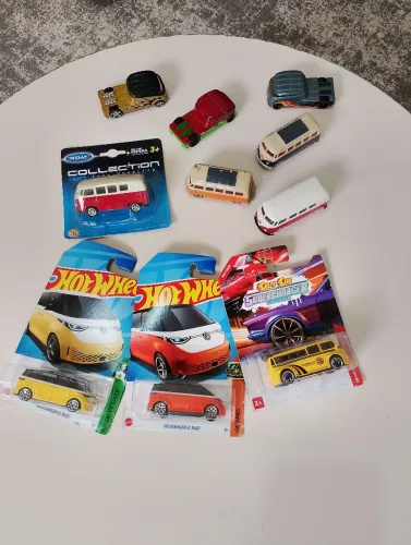 Hot Wheels e Miniaturas - Coleção VW Kombis. Ver descrição.