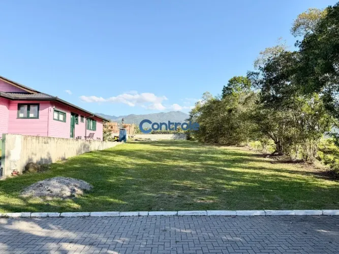 Terreno 750m² à venda no Condomínio Golden Garden - Santo Amaro da Imperatriz