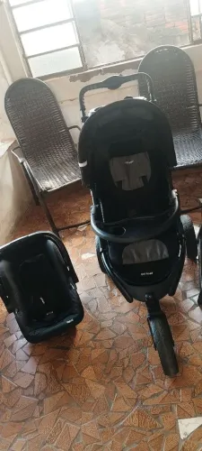 Carrinho Travel Road com bebê conforto