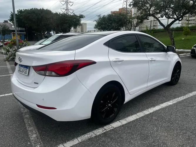 Hyundai Elantra GLS 2.0 16V Flex Aut. 2015