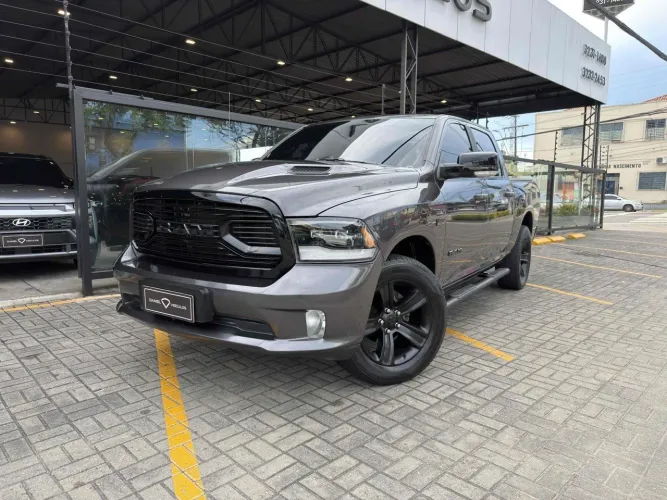 Ram Classic Laramie 5.7 V8 16V Gasolina 4X4 Aut. 2022
