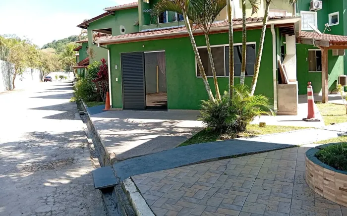 Litoral Norte apartamento em condomínio fechado(asfalto na porta) Maranduba -Ubatuba sp