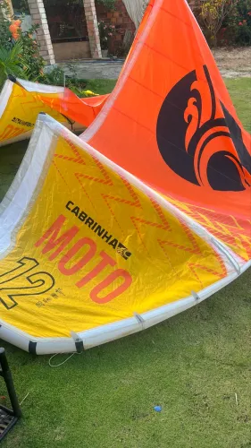KITESURFING