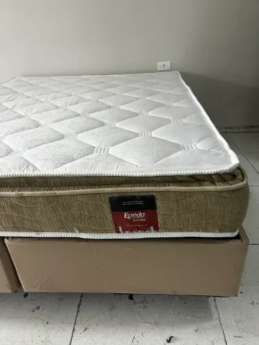 Colchão queen + bases em ótimo estado Entrego no local