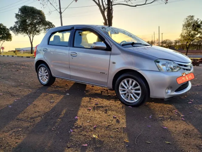 Toyota Etios XLS 1.5 Flex 16V 5P Mec. 2013