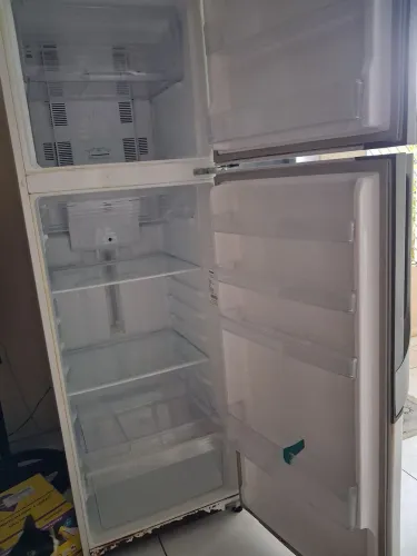 GELADEIRA PERFEITAMENTE FUNCIONANDO