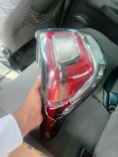 Lanterna traseira esquerda original Mopar/Fiat<br>    para a Fiat Strada Volcano 2025