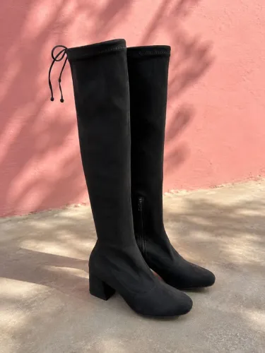 Bota junina Feminina Cano Longo Preta com Salto Grosso - Conservada