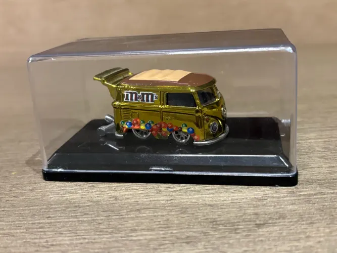 Kool Kombi customizada 