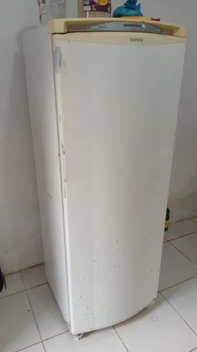 Vendo geladeira Frost Free com marcas de uso mais funcionando