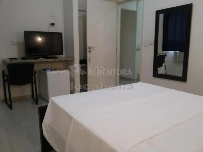 Imóvel comercial em esquina, com 45 apartamentos, Terreno de 574m² e 1.250,00m² de área co