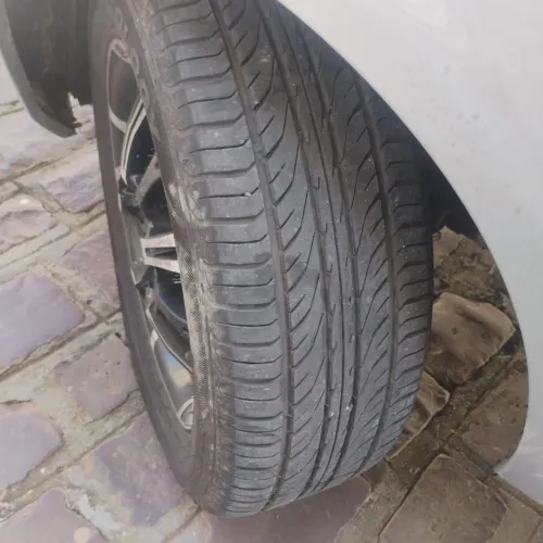 Vendo jogo de rodas aro 15 com pneus