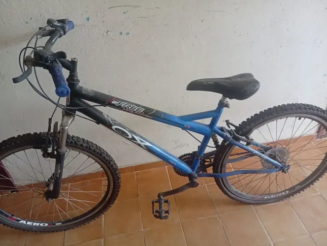 Vendo bicicleta EXTREME MOUNTAIN ARO 26 550 aceito propostas!!