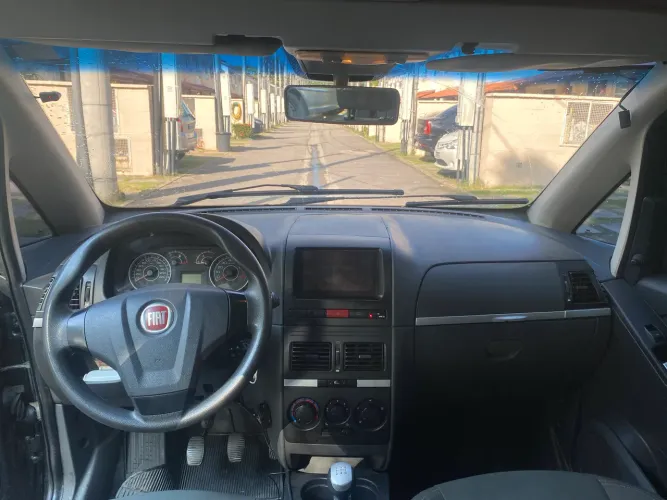Fiat Idea Attractive 1.4 Fire Flex 8V 5P 2011
