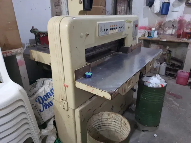 Vendo uma guilhotina polar com 70 de boca