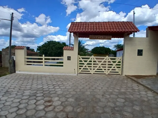 Casa tres suítes e banheiro social