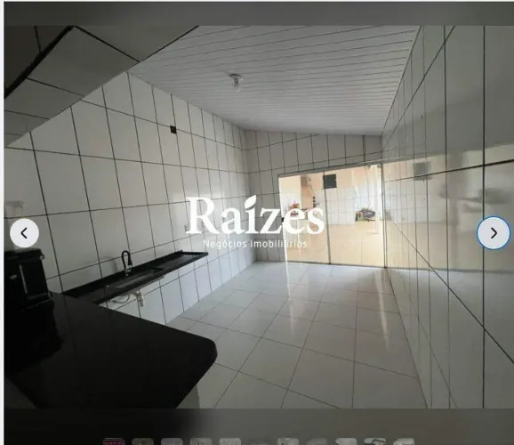 Casa residencial à venda no Bairro Nova Uberlândia com 3 quartos sendo 1 suíte, varanda go