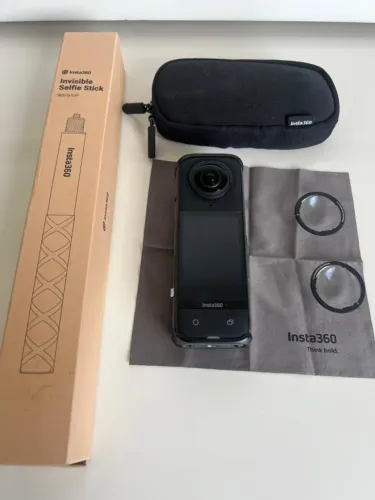 Câmera Insta 360 X4
