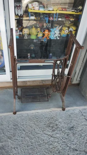 Pé de máquina de costura antigo