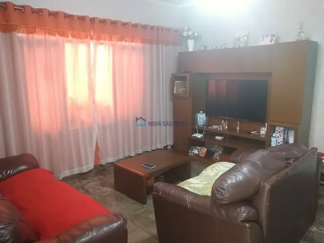 Sobrado próximo ao metrô São Judas, escolas, supermercados, bancos, shopping, drogarias e 