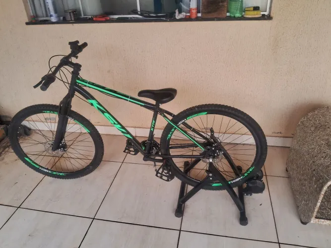 Bicicleta Spinning ergomètrica.