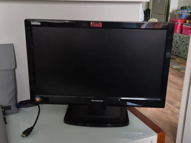 Monitor Lenovo ThinkVision 20 polegadas + adaptador HDMI