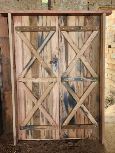 Porta Maciça de madeira