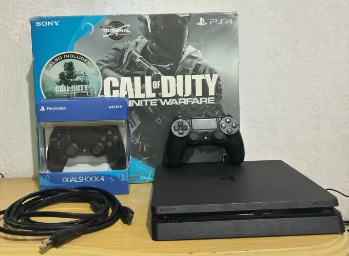 PLAYSTATION 4 SLIM