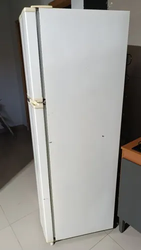 Vendo geladeira Consul 300 litros frosfri