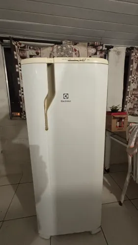 Geladeira Electrolux 1 - 240 Litros