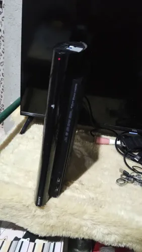 Vendo Ps3 em ótimo estado, destravado e com alguns jogos