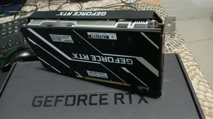 Placa de video Galax RTX 3050 8 GB DDR 6 ,bem conservada.