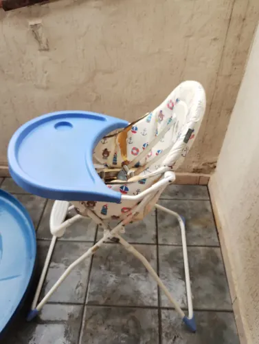 Vendo cadeirão para criança usado