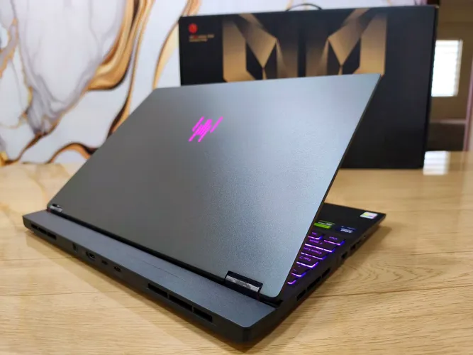 NOTEBOOK ACER PREDATOR/ ULTRA 9 / RTX 5070TI/ 32GB DE RAM DDR5 6400MHZ