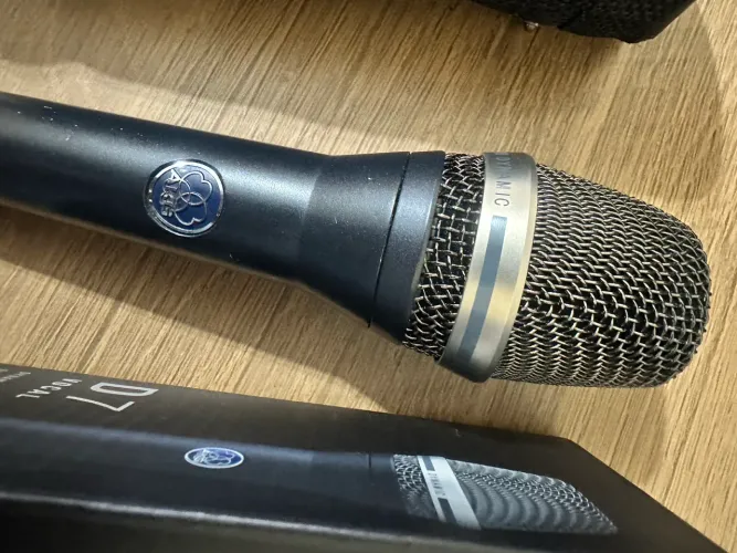 Microfone dinâmico AKG D7 