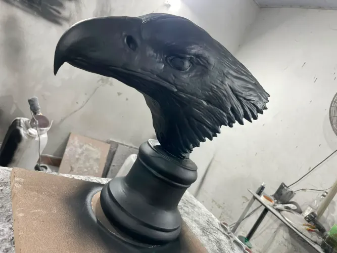Escultura cabeça de Águia