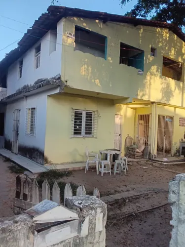 Casa duplex, 70 MTS do mar , a esquerda, direita, e em frente, 40 e 50 MTS do mar, pontal