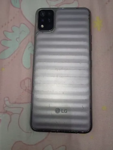 Vendo LG K52. Incluí 64GB de armazenamento interno e 3 GB de memória RAM.