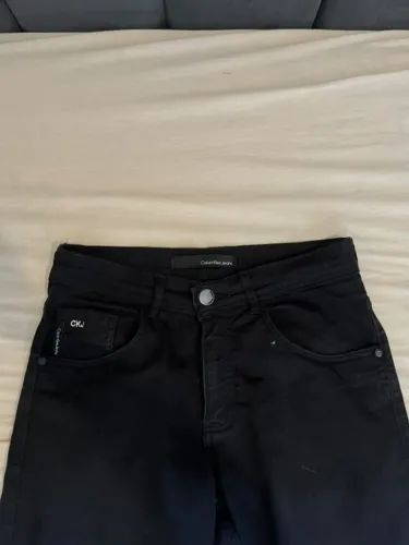 calça preta CALVIN KLEIN