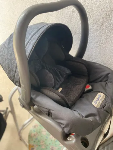 Carrinho de bebê pra carro