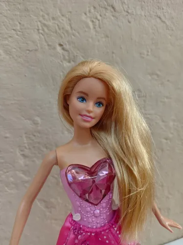 Boneca Barbie Princess Gem Fashion