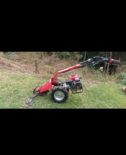 Micro trator Kawashima MWG 7 22 com segadeira e carretinha