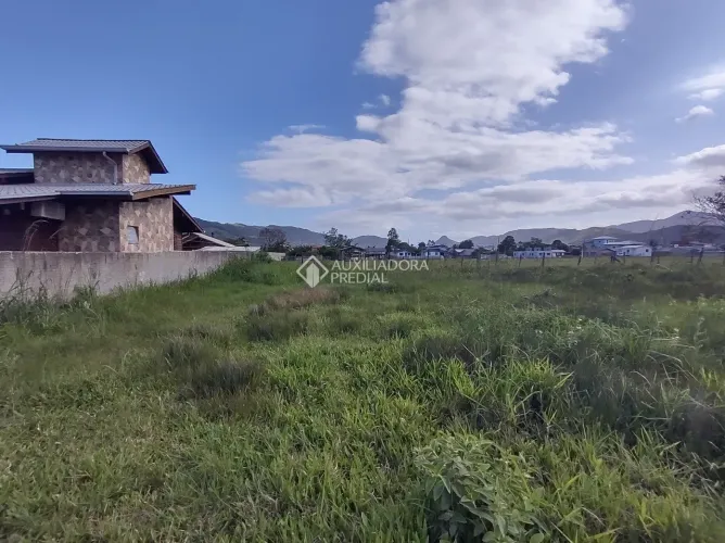 Terreno à venda em Paulo Lopes - vista linda para os morros!